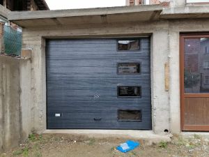 Секционни гаражни и индустриални врати