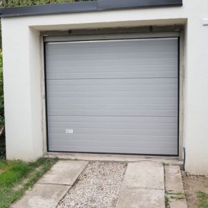Секционни гаражни и индустриални врати