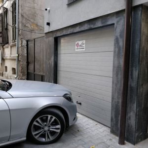 Секционни гаражни и индустриални врати