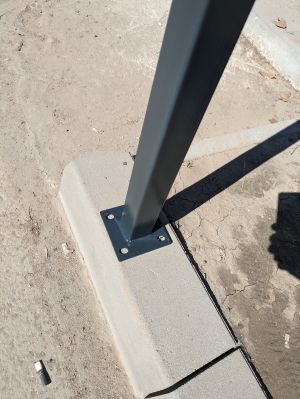 Ограден кол с планка